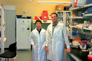 Dr. Huang and Dr. Hoffmann in Hoffman's JABSOM lab