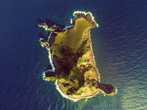 <p><span style="font-size: 13.008px; line-height: 1.538em;"><strong>SF Fig. 8.2.</strong> (<strong>B</strong>) Currents and swells are present around the small island of Kaminone, Kagoshima Prefecture, southern Japan</span></p>

