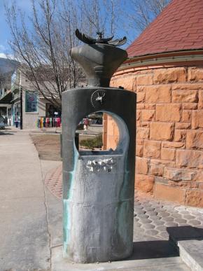 <p><strong>SF. Fig 2.9.</strong>&nbsp;(<strong>B</strong>) This Colorado fountain has a thick layer of minerals down its side. The minerals were dissolved in the water and remain after the water has evaporated.&nbsp;</p>