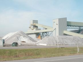 <p><strong>SF Fig. 2.7.</strong> Modern rock salt mine in New York</p>
