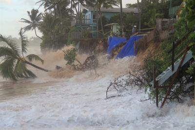 <p>Fig. 1. Waves cause severe beach erosion on the North Shore of Oʻahu.</p>